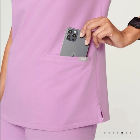 NWT FIGS CASMA THEEE POCKET SCRUB TOP  IN DUSK - Picture 5 of 8